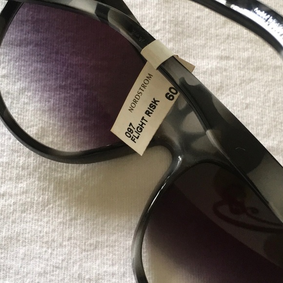 NEW QUAY AUSTRALIA 🇦🇺 “Flight Risk” sunglasses 103 - Picture 9 of 9